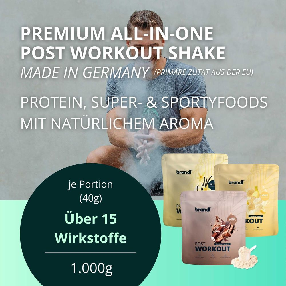 Homme avec poudre de shake protéiné, trois sachets de différentes saveurs.