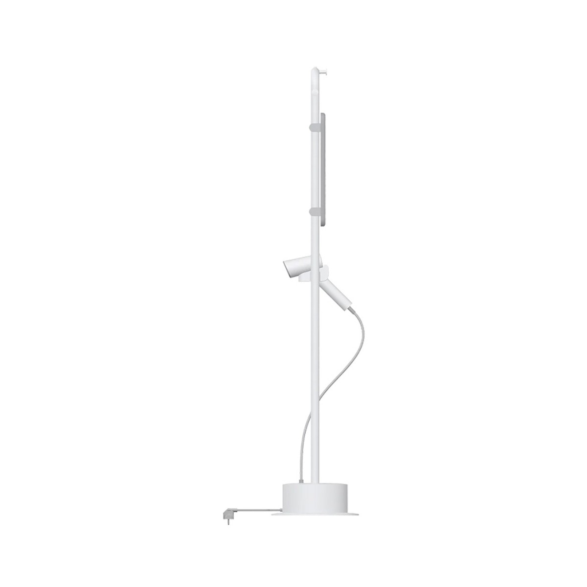 Eine weiße Lampe mit flexiblem Arm und rundem Fuß auf weißem Grund.