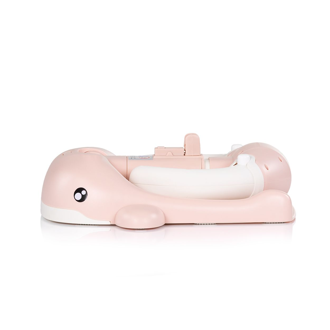 Ein rosafarbener Babywippen-Sitz in Walform, der zusammengeklappt ist.