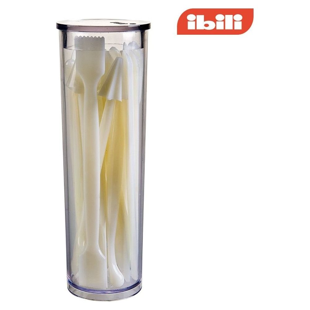 Weiße Küchenutensilien in einem transparenten Zylinder mit rotem IBLI-Logo.