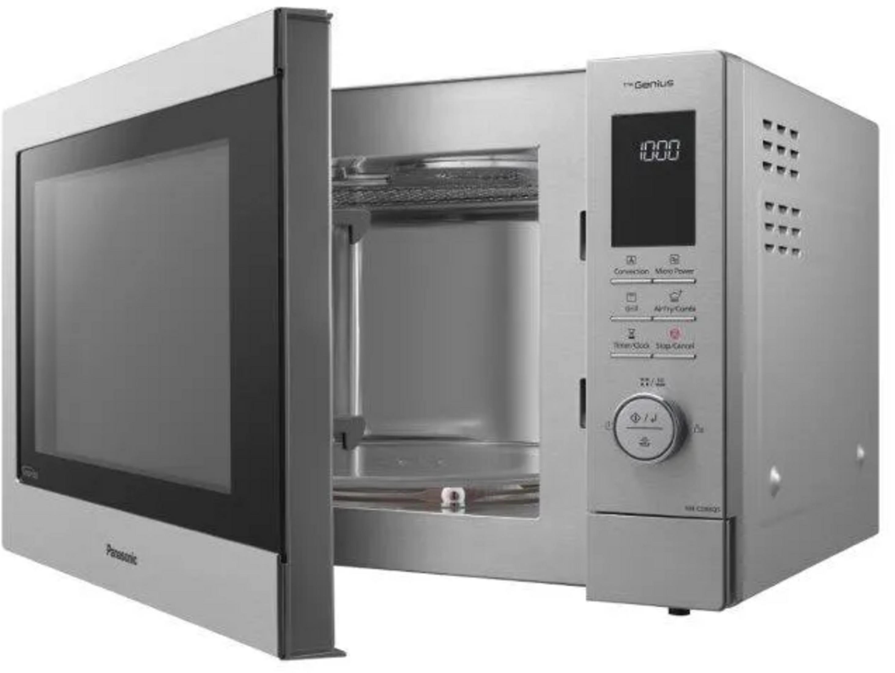 Un four à micro-ondes Panasonic argenté, porte ouverte, avec écran numérique.