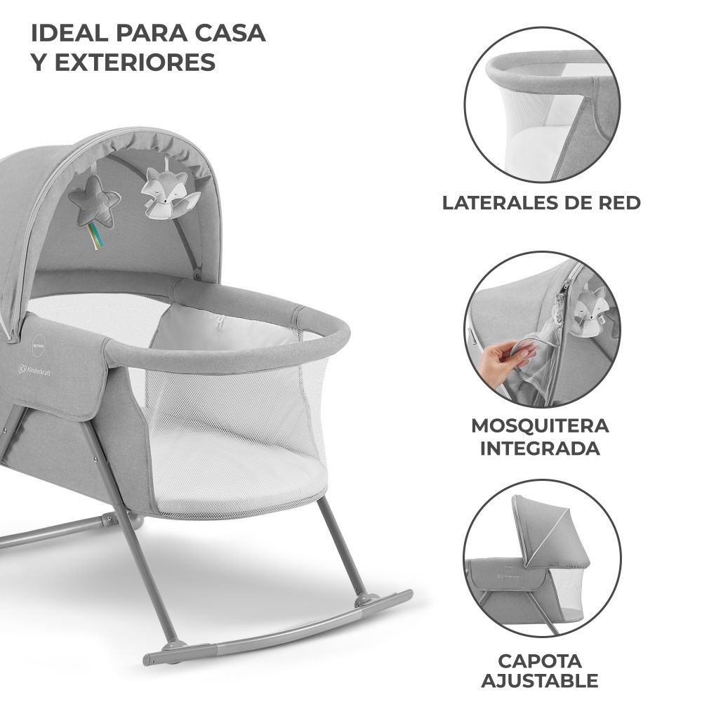 Grauer Baby-Stubenwagen mit Netzseiten, Spielzeug und verstellbarer Haube.