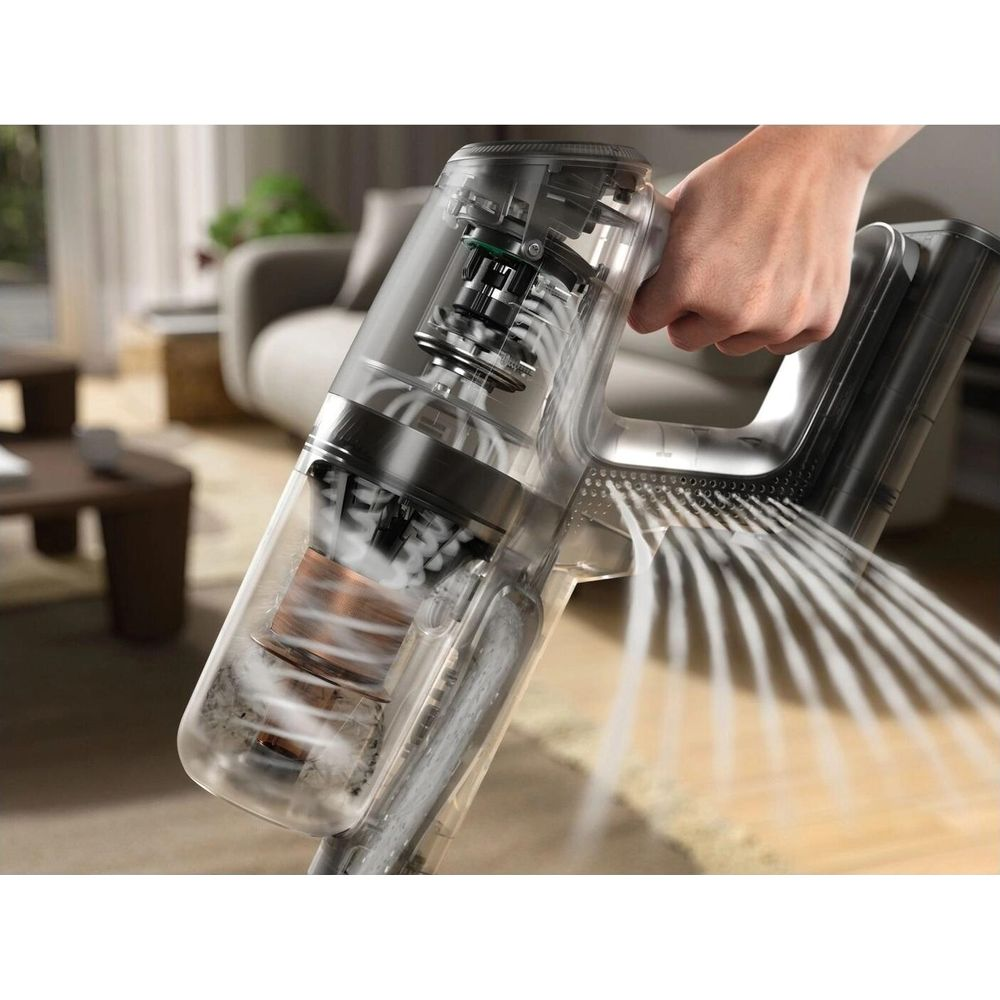 Ein transparenter Staubsauger mit sichtbarem Innenleben, der von einer Hand gehalten wird.