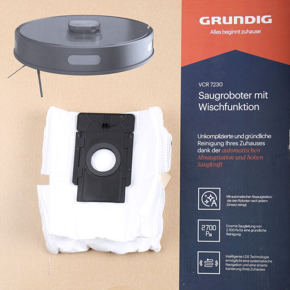 Ein Saugroboter mit Wischfunktion und eine Staubbeutel-Station von Grundig.