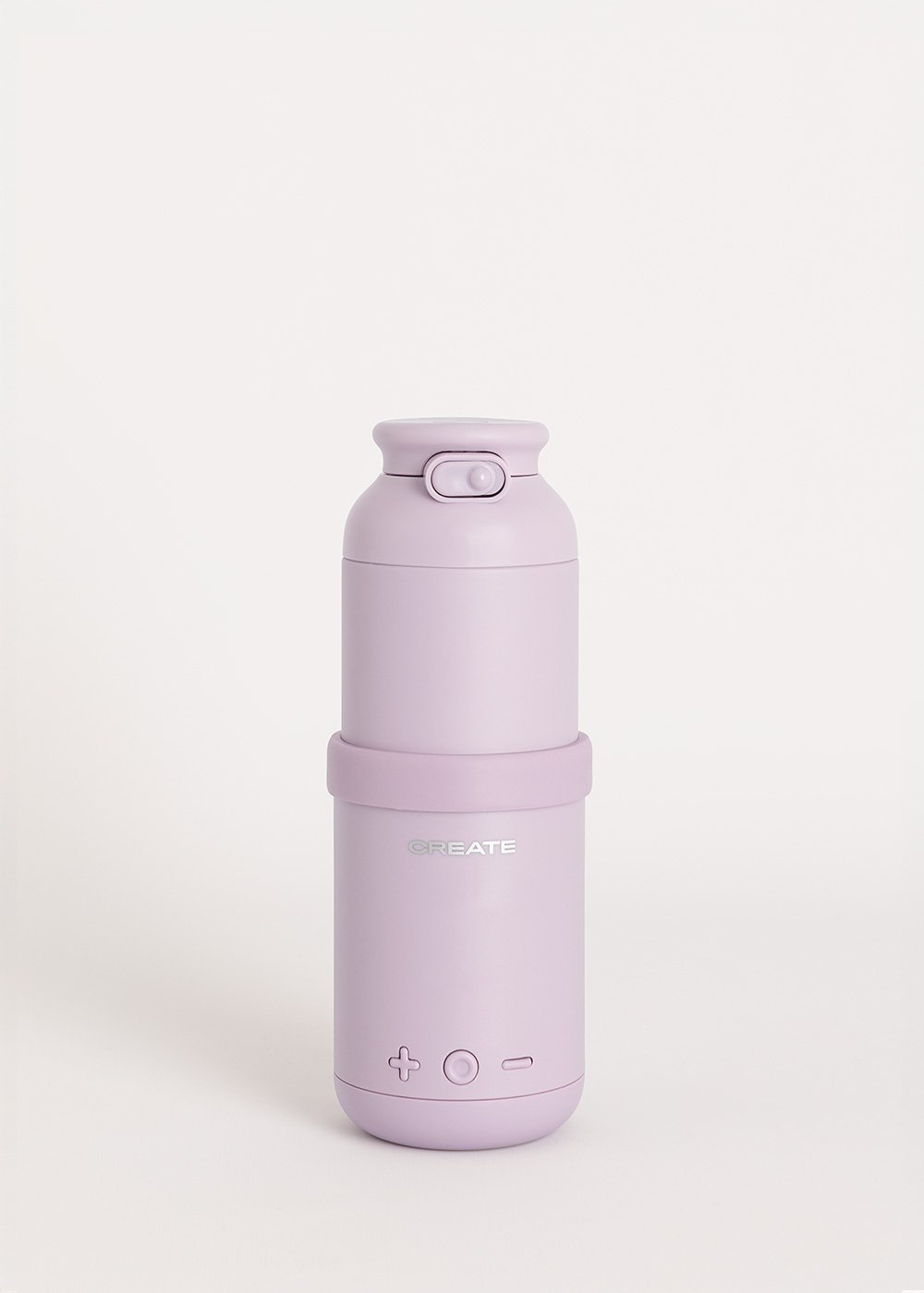 Una botella lavanda con banda plateada y símbolos.