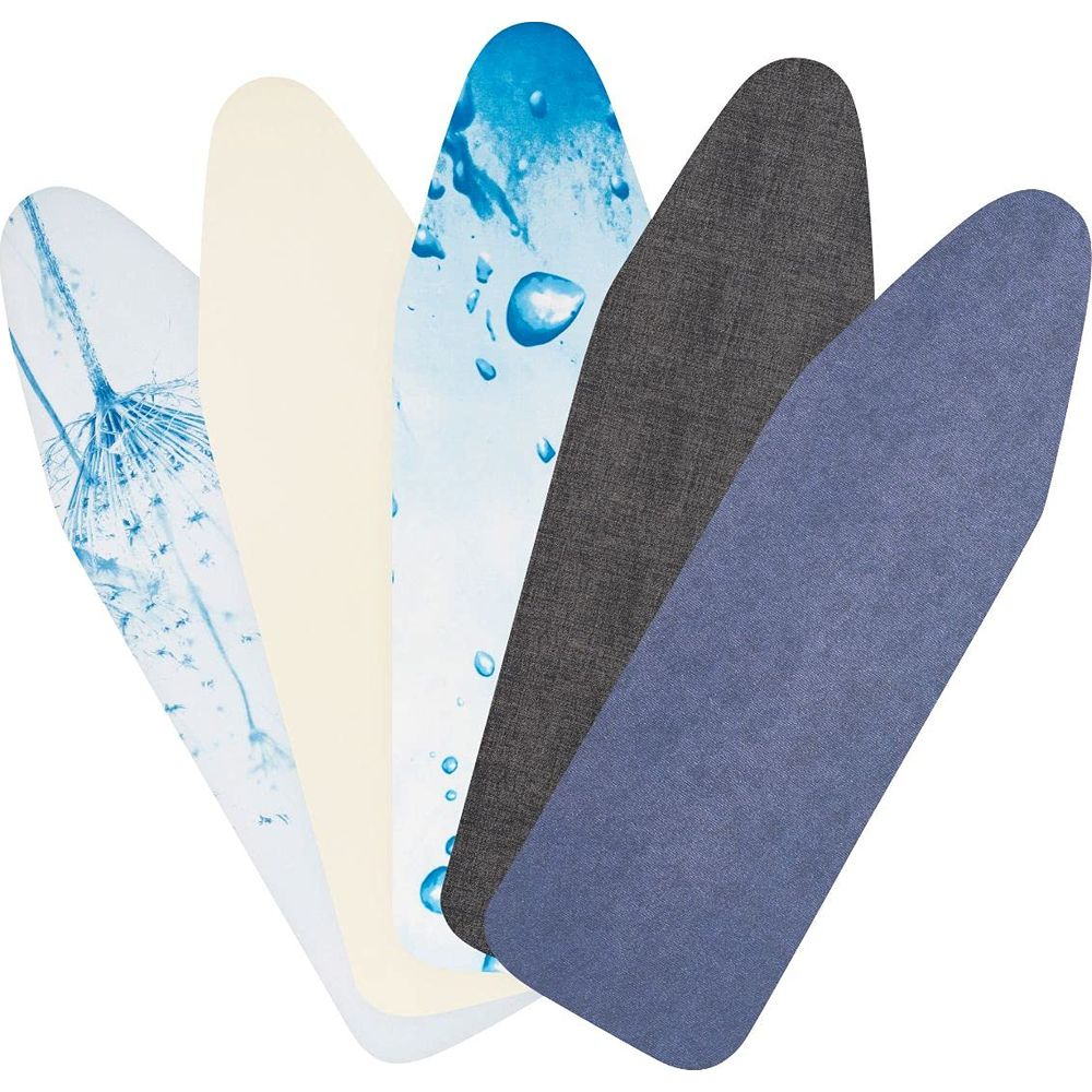 Cinq housses de planche à repasser : pissenlit, crème, gouttes d'eau, gris et bleu.