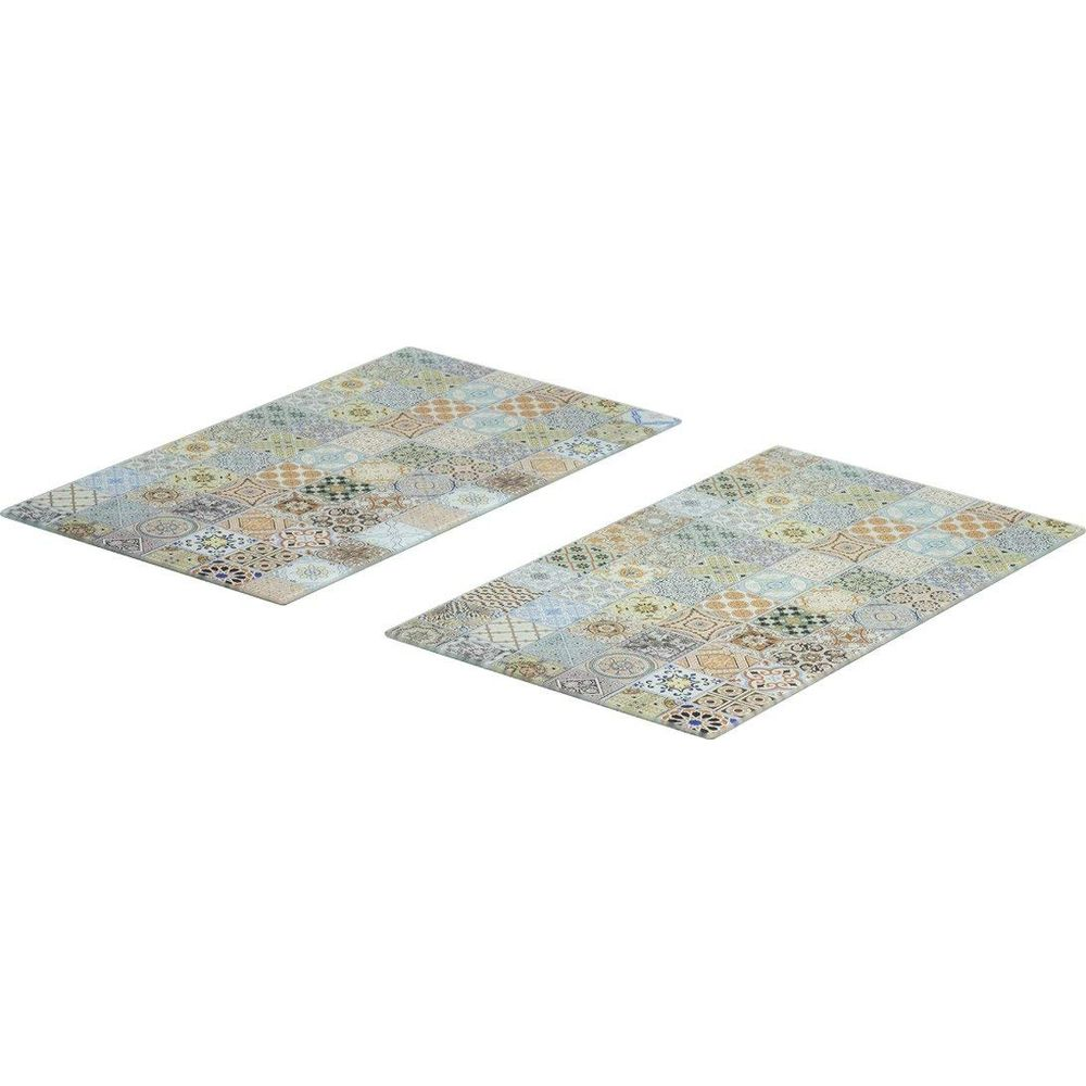 Zwei rechteckige Matten mit Mosaikfliesenmuster in Blau, Beige und Grün.