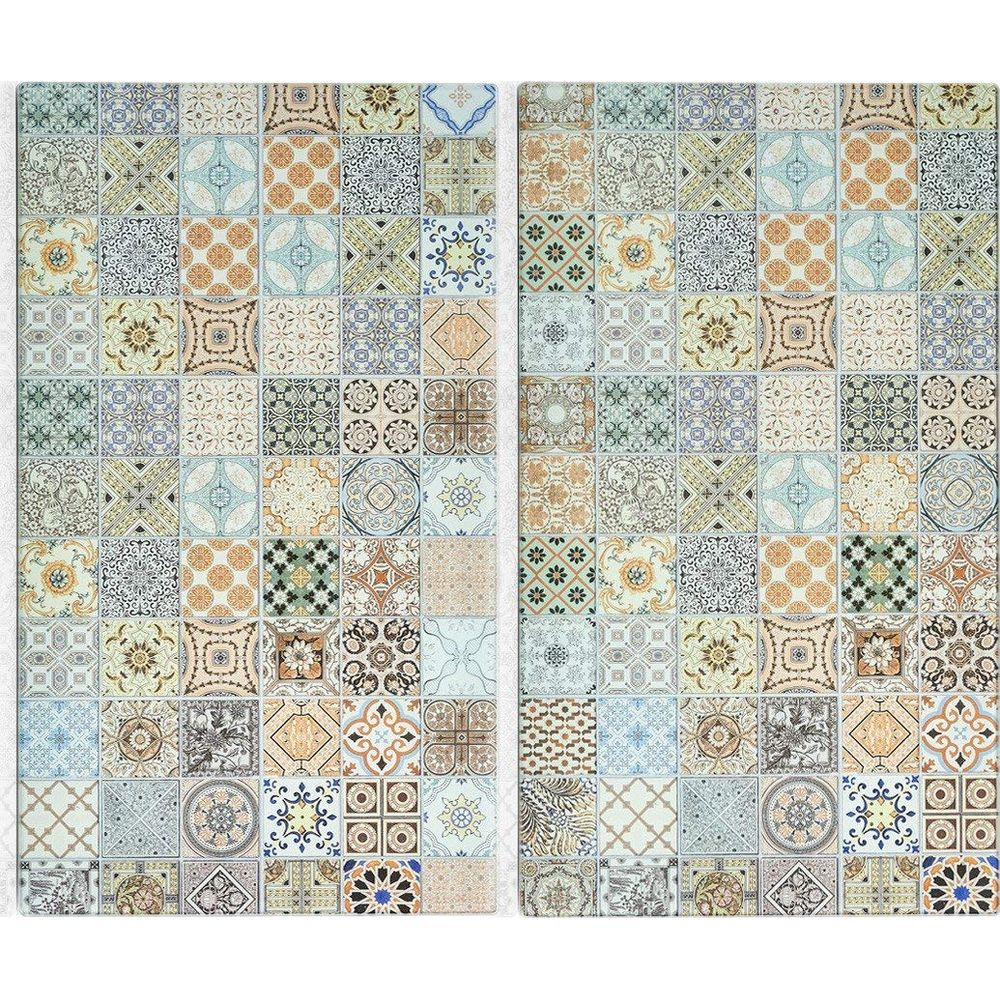Muster aus vielen kleinen, bunten Kacheln mit geometrischen und floralen Motiven.