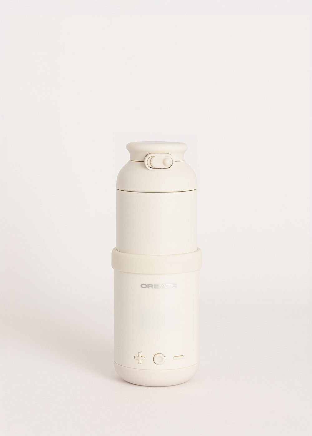 Una botella de agua color crema con tapa y asa plateadas.