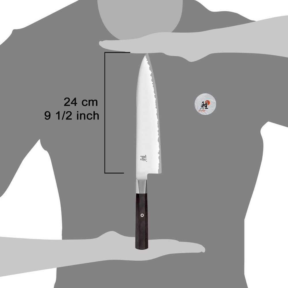 Ein Küchenmesser mit einer Klinge von 24 cm (9,5 Zoll) und einem dunklen Griff.