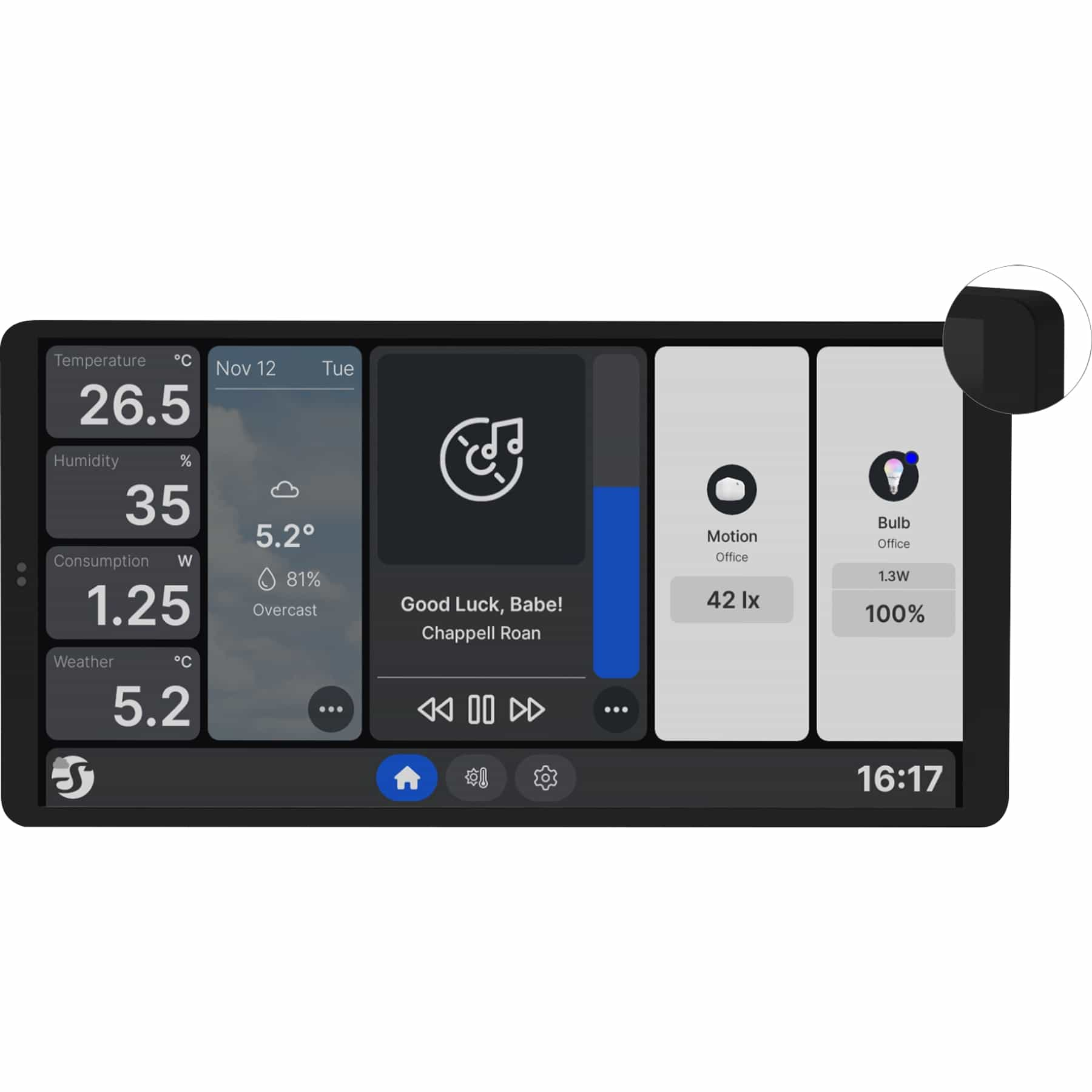 Un display per la smart home mostra temperatura, umidità, consumo, meteo, musica, movimento e luce.