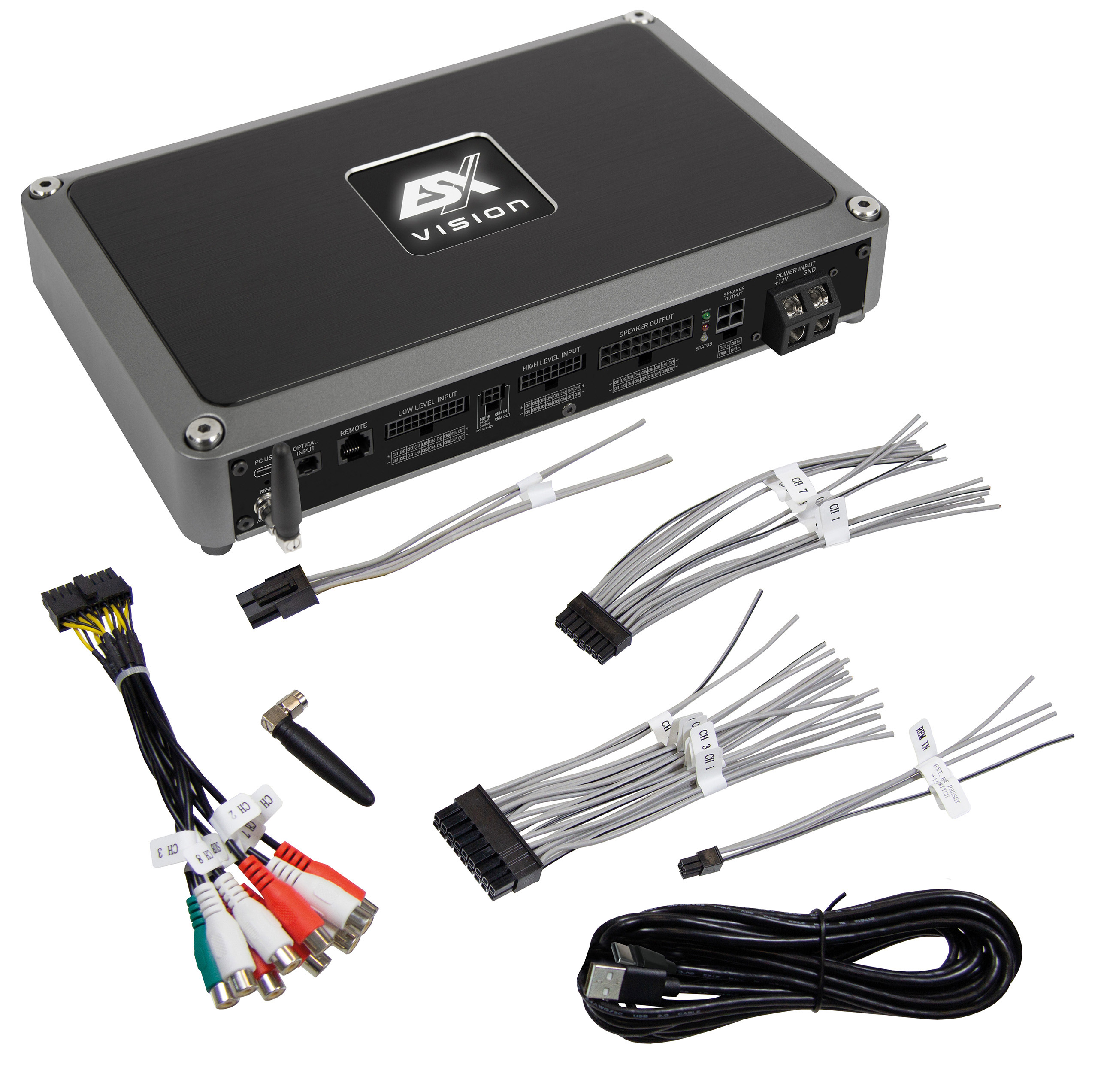 Ein Autoverstärker mit Kabeln, RCA-Steckern und einem USB-Kabel.