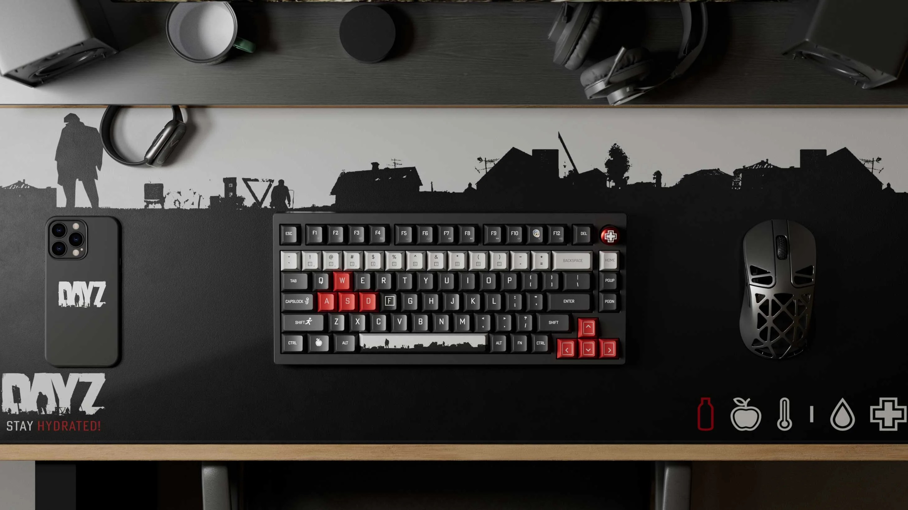 Czarna klawiatura i mysz na podkładce DayZ z stylizowanym pejzażem miejskim.