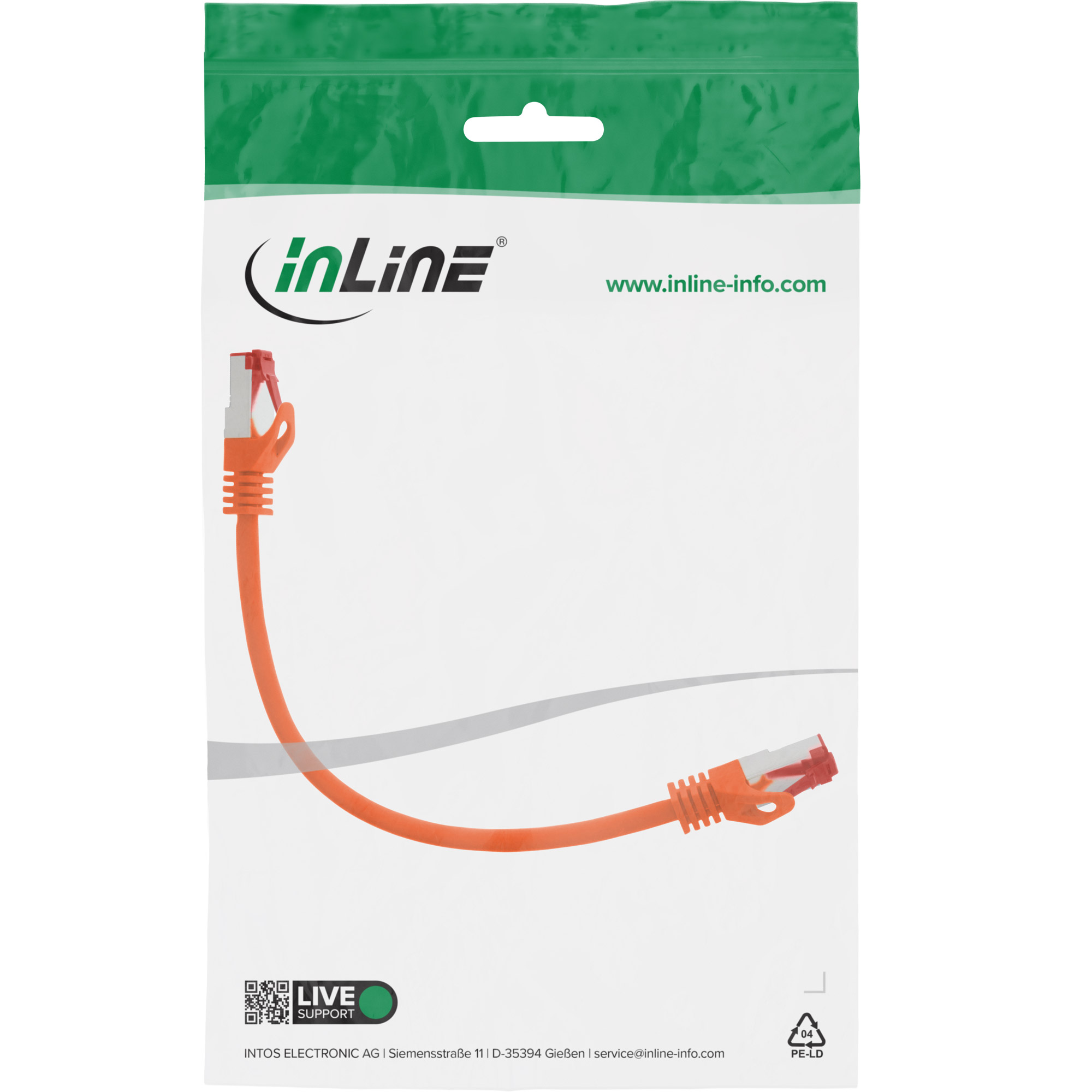 Un câble réseau orange avec deux connecteurs RJ45 dans un emballage.