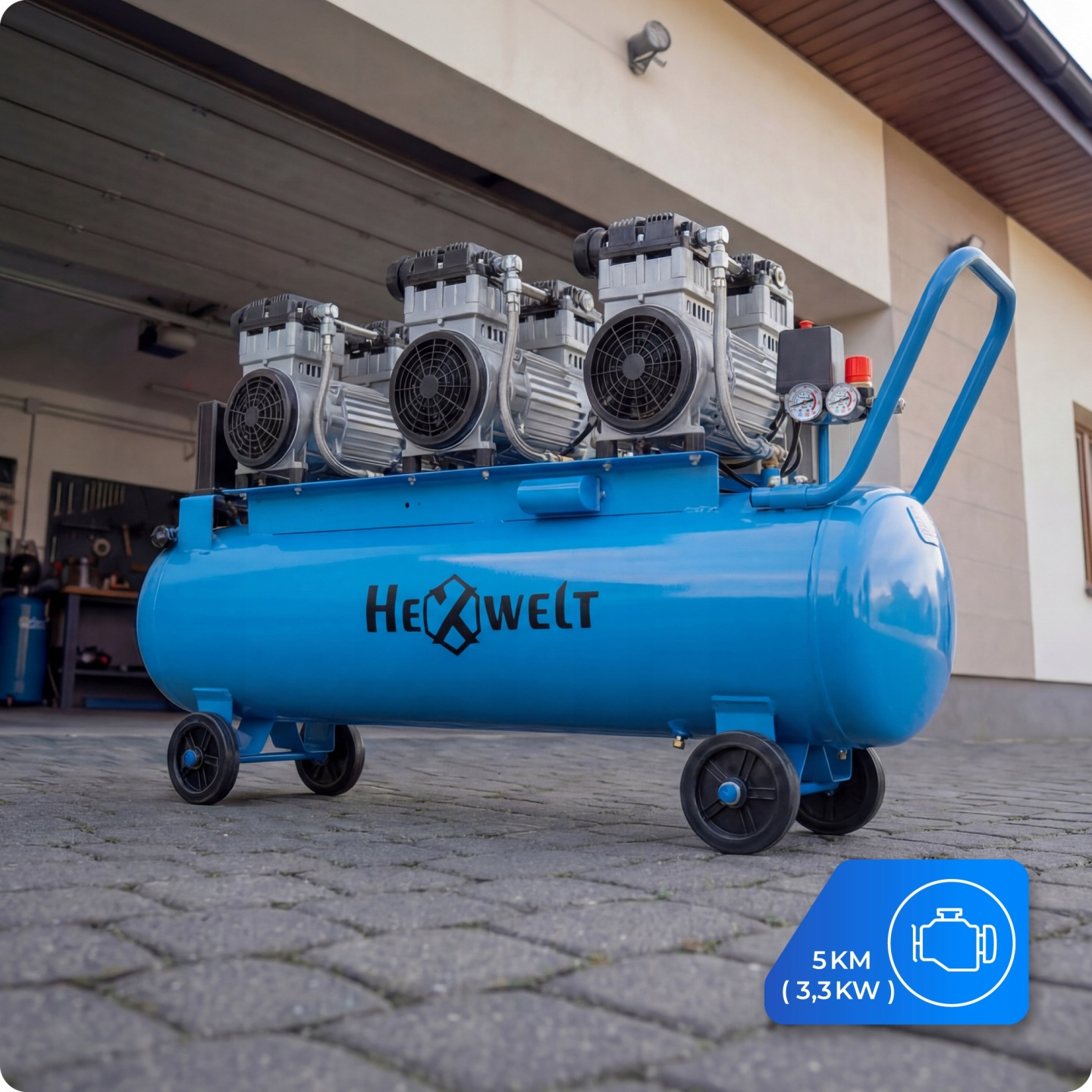 Niebieski, jezdny kompresor powietrza z trzema silnikami i dużym zbiornikiem.