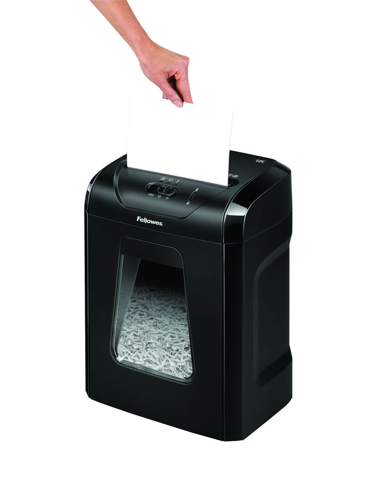 Eine Hand führt ein Blatt Papier in einen schwarzen Aktenvernichter ein. Der Behälter ist gefüllt.