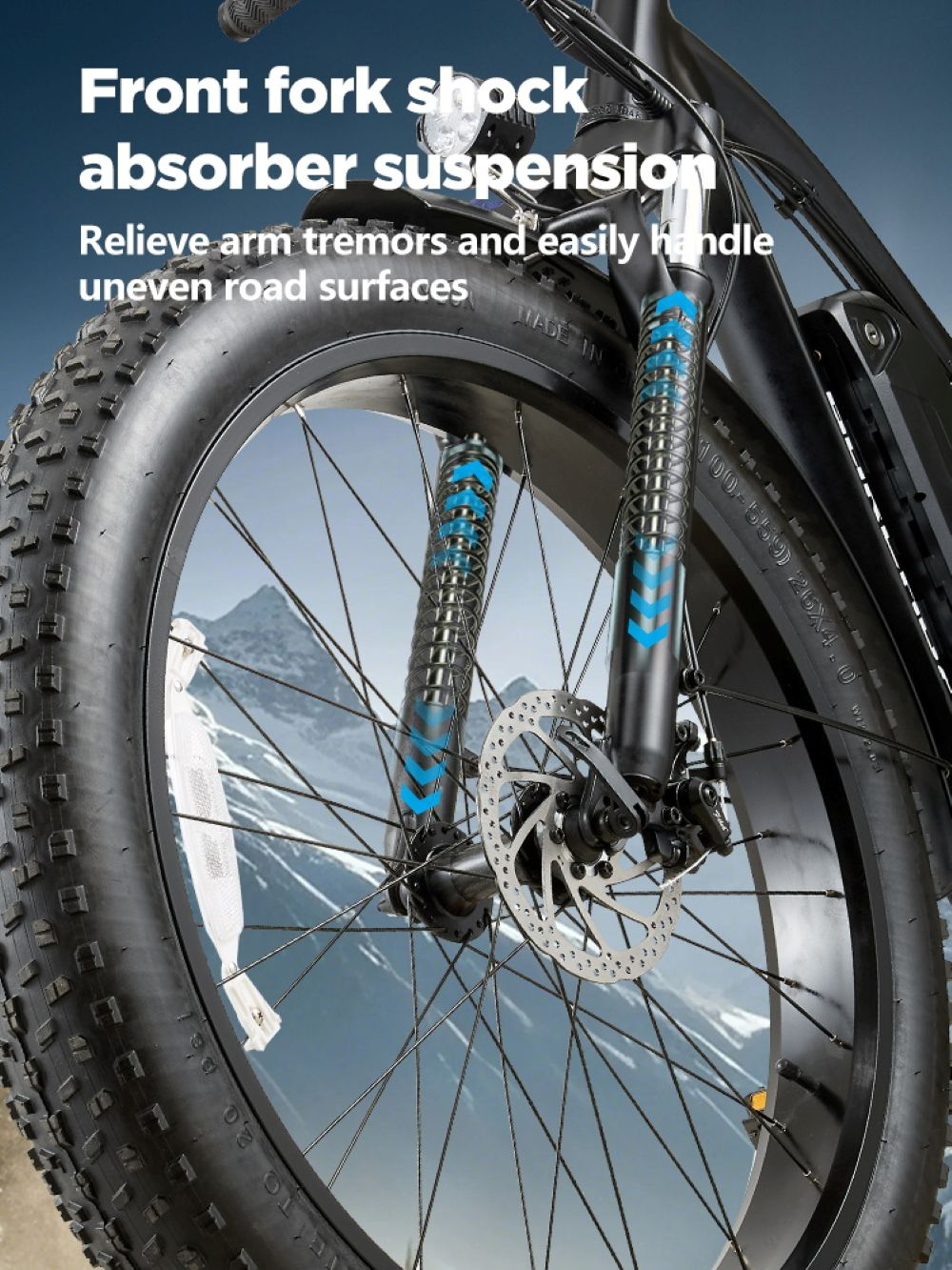 Forcella anteriore di bicicletta con ammortizzatore e frecce blu.