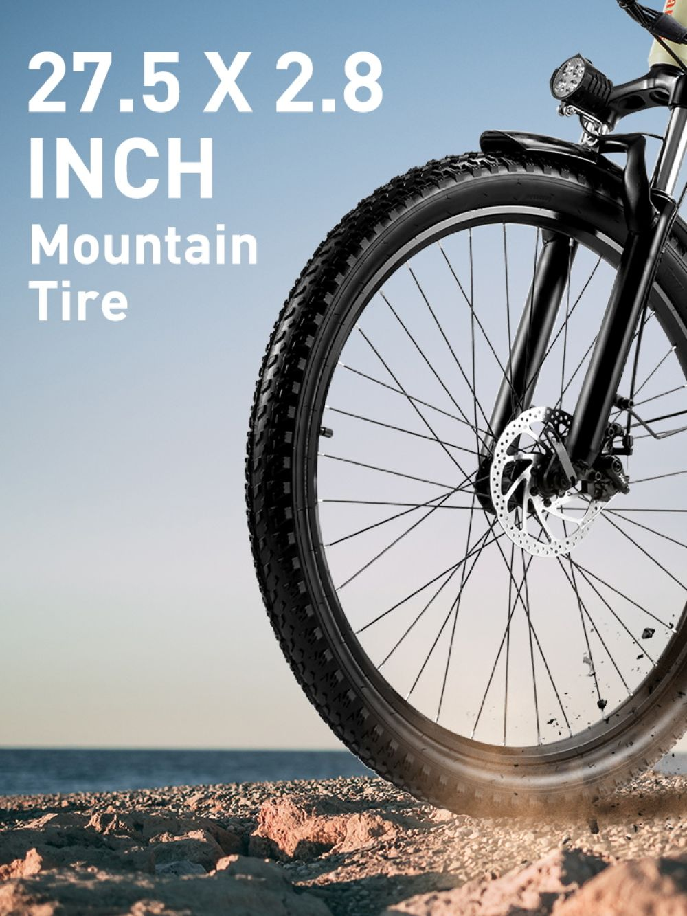 Primo piano di uno pneumatico da mountain bike da 27,5 x 2,8 pollici.