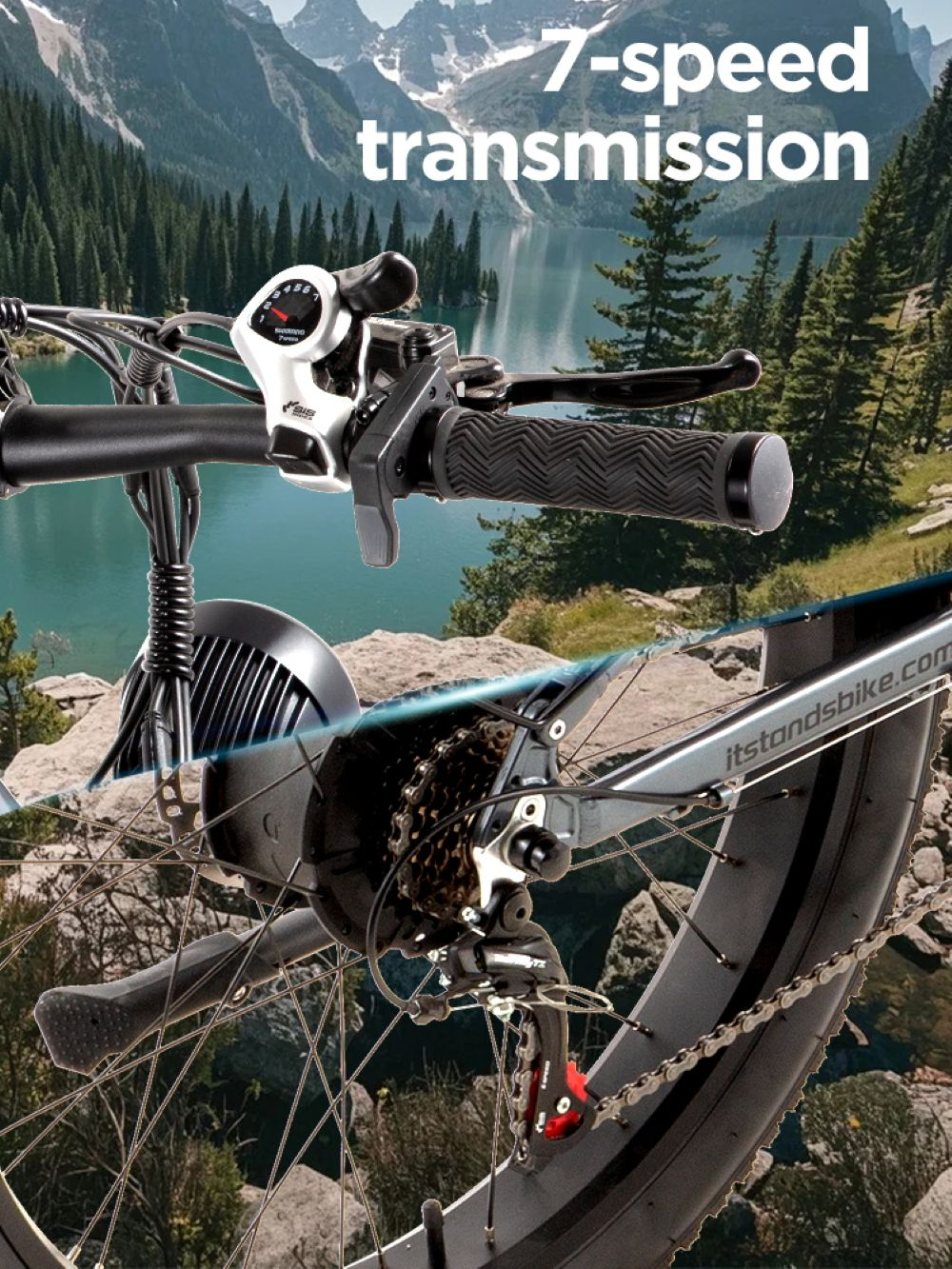 Primo piano della trasmissione a 7 velocità di una bicicletta con sfondo di montagne e lago.