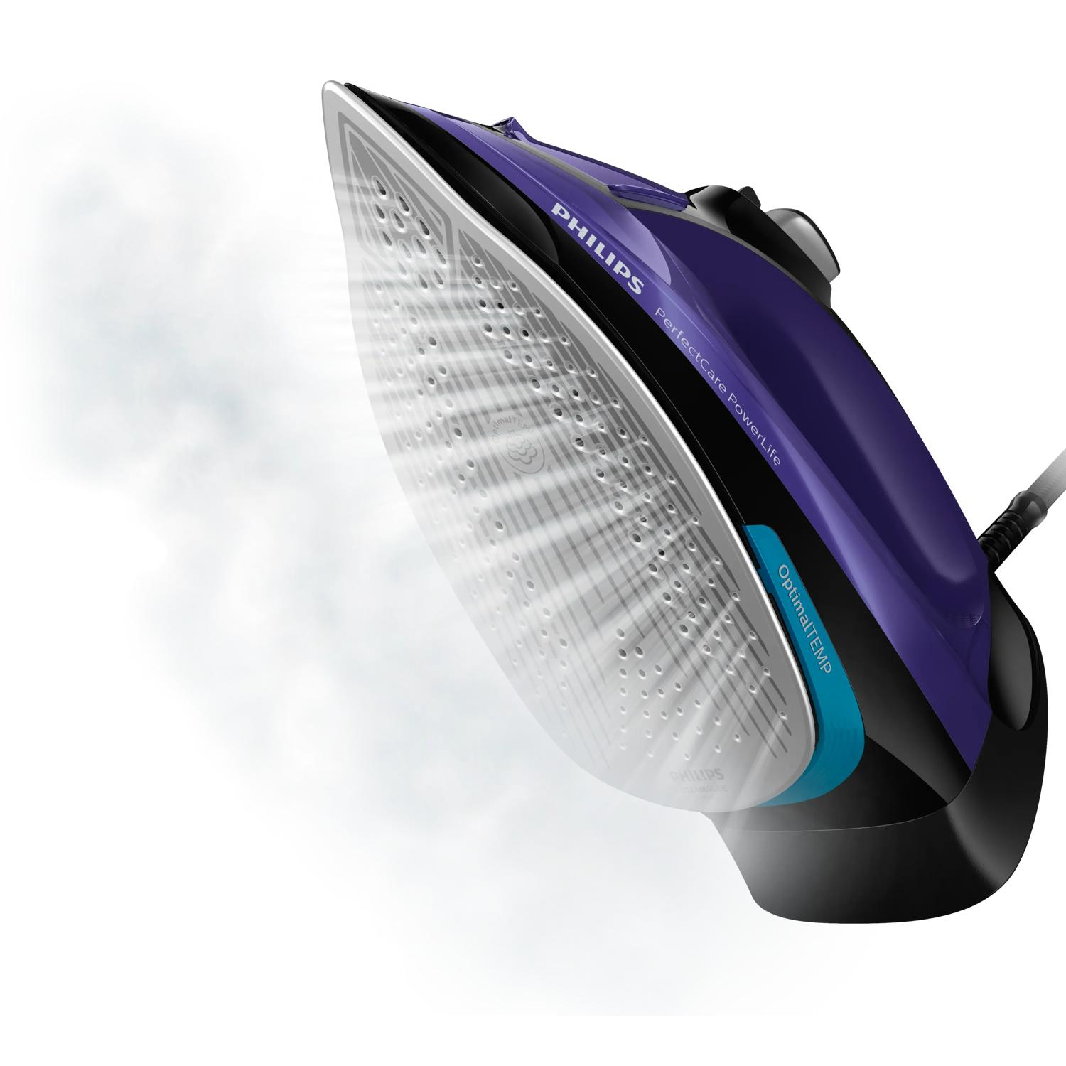 Ein lila Philips PerfectCare PowerLife Bügeleisen dampft, die Bügelsohle ist sichtbar.