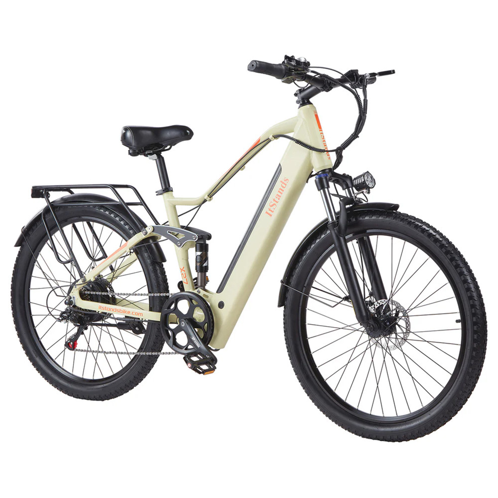 Mountain bike full-suspension color crema con portapacchi posteriore, luce e pneumatici larghi.