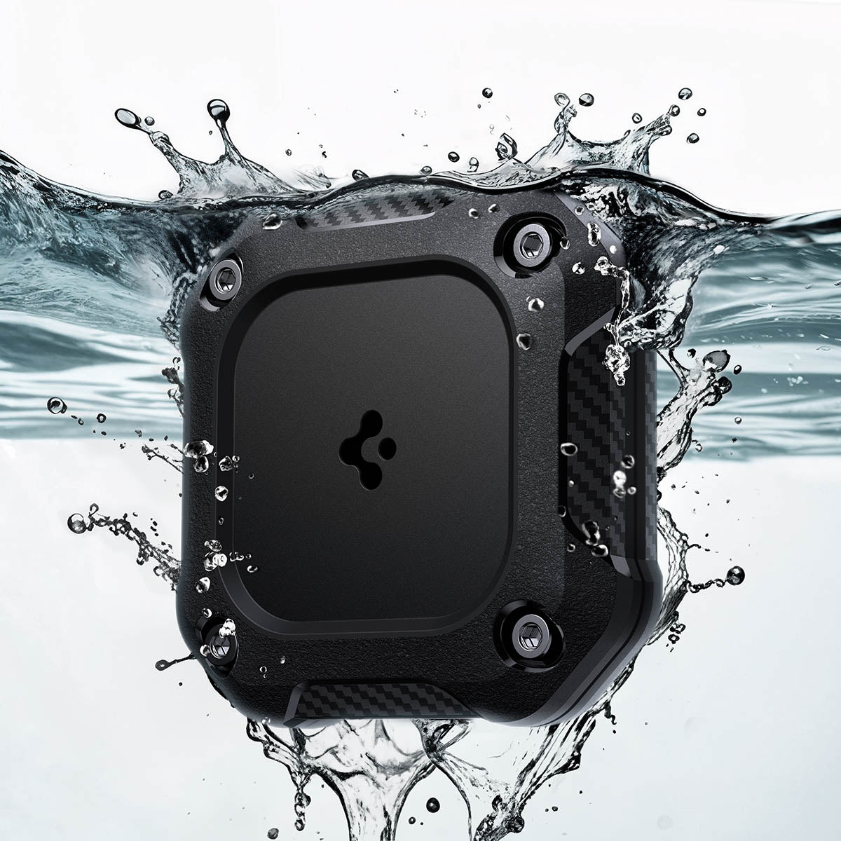 Schwarzes Gehäuse mit Carbon-Akzenten taucht in Wasser, Spritzer und Blasen sichtbar.