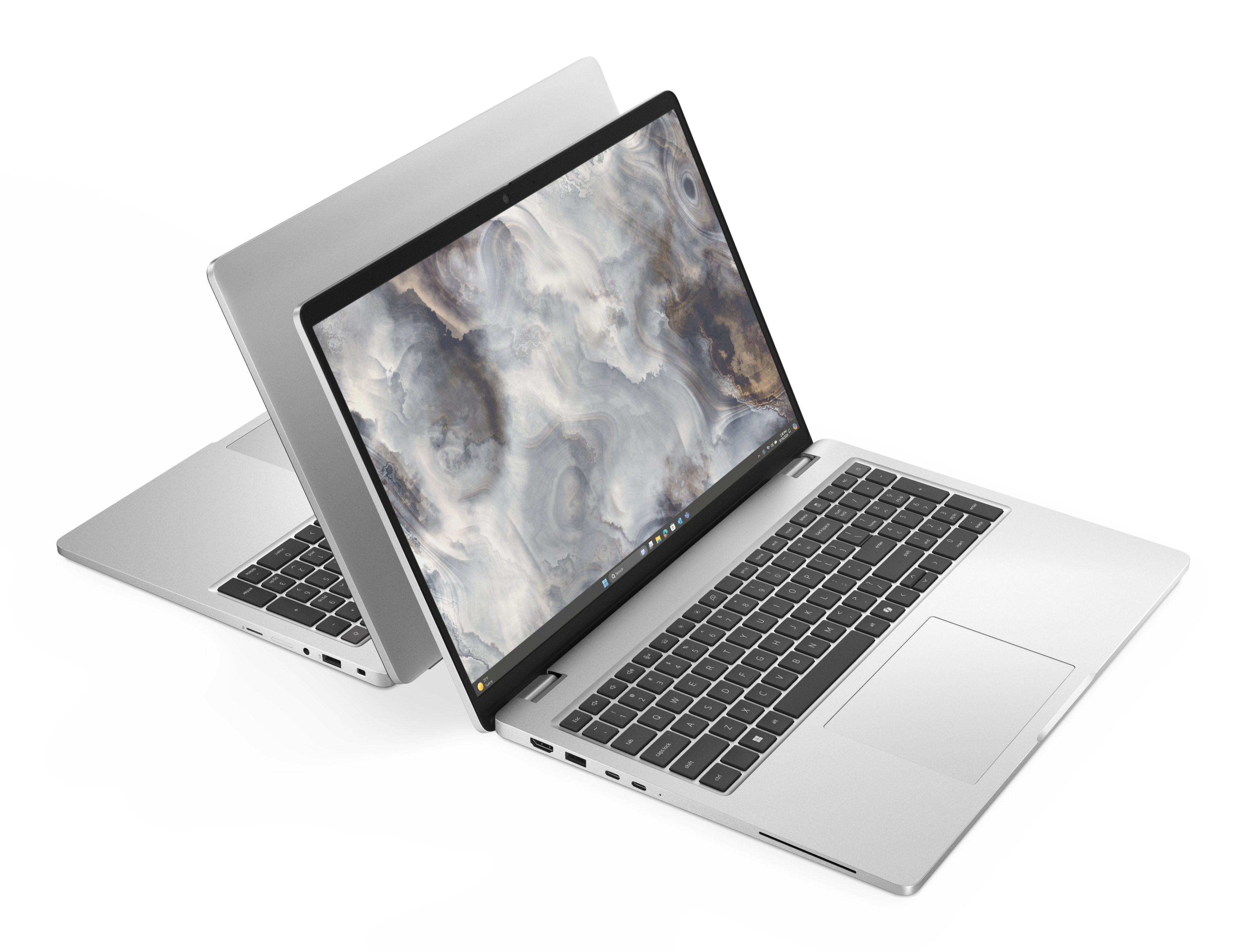 Dwa srebrne laptopy z otwartymi ekranami i klawiaturami na białym tle.