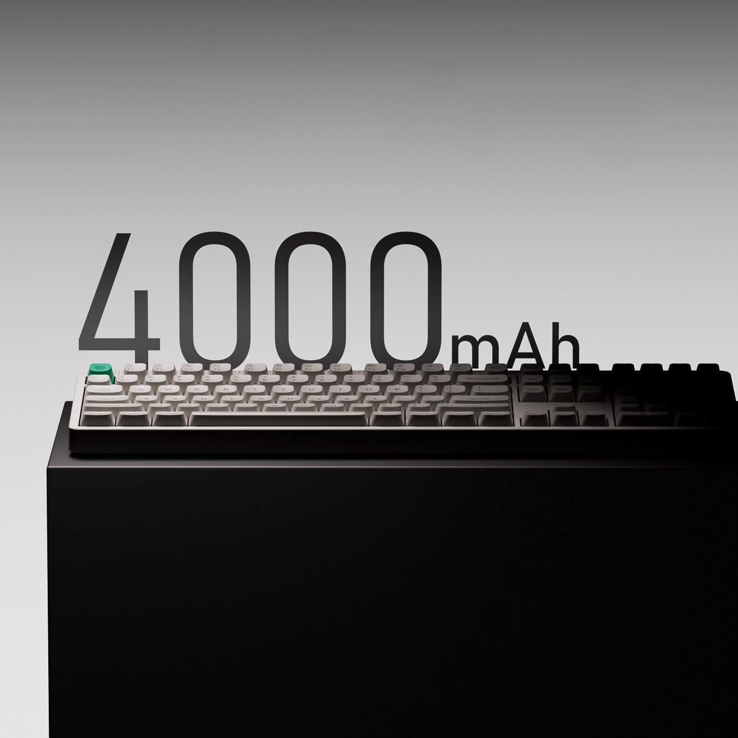 Biała klawiatura z zielonym klawiszem na czarnej powierzchni. Napis 4000mAh.