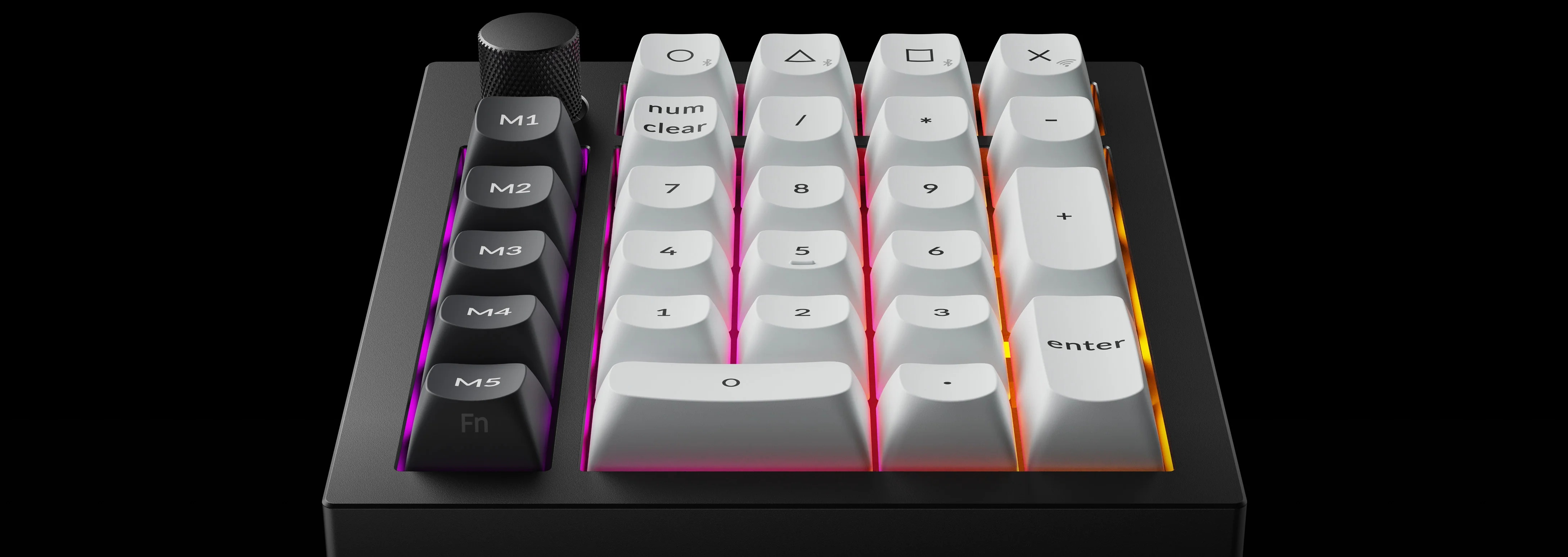 Mechaniczna klawiatura numeryczna z białymi klawiszami i bocznym podświetleniem RGB.