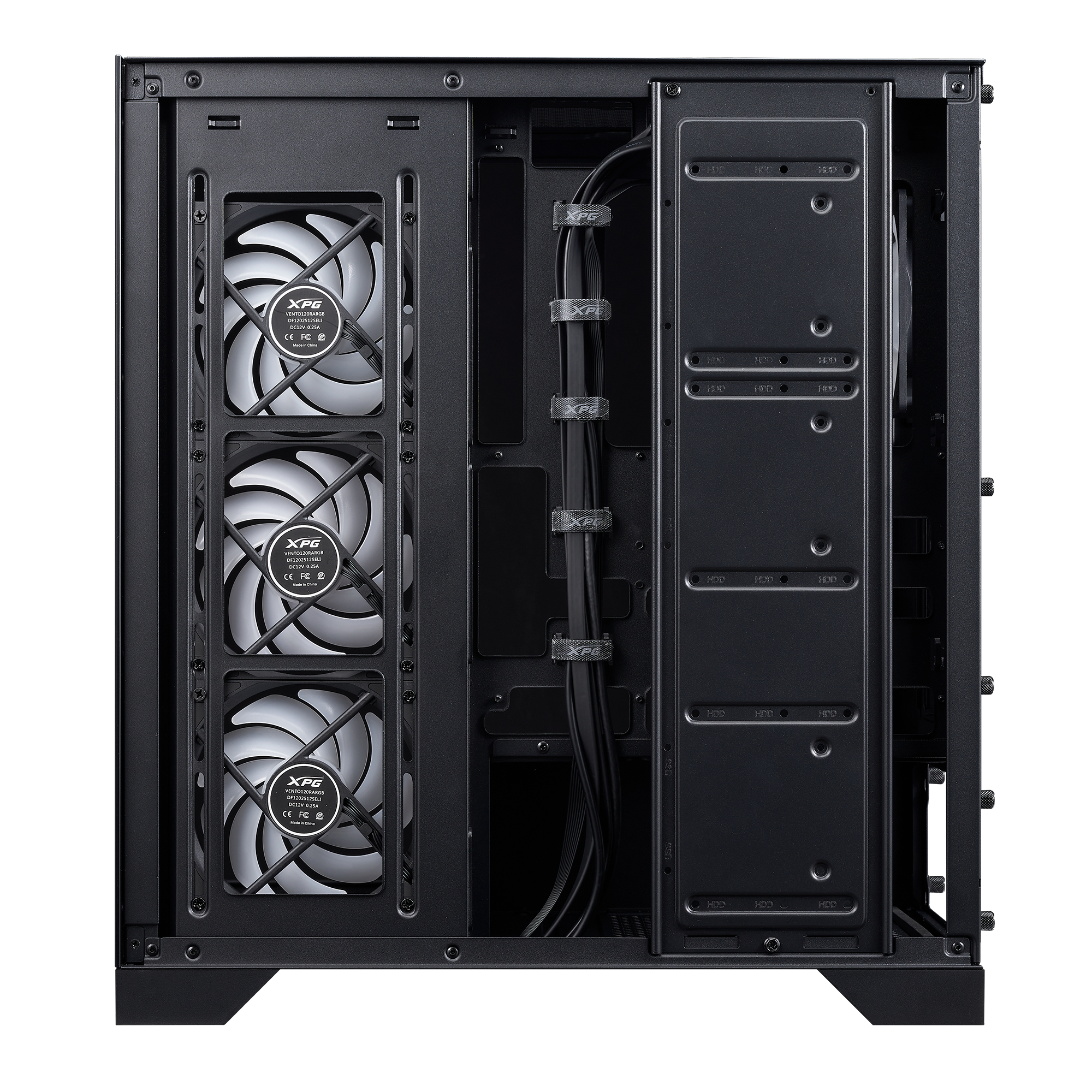Case del computer nero con tre ventole bianche e gestione cavi.