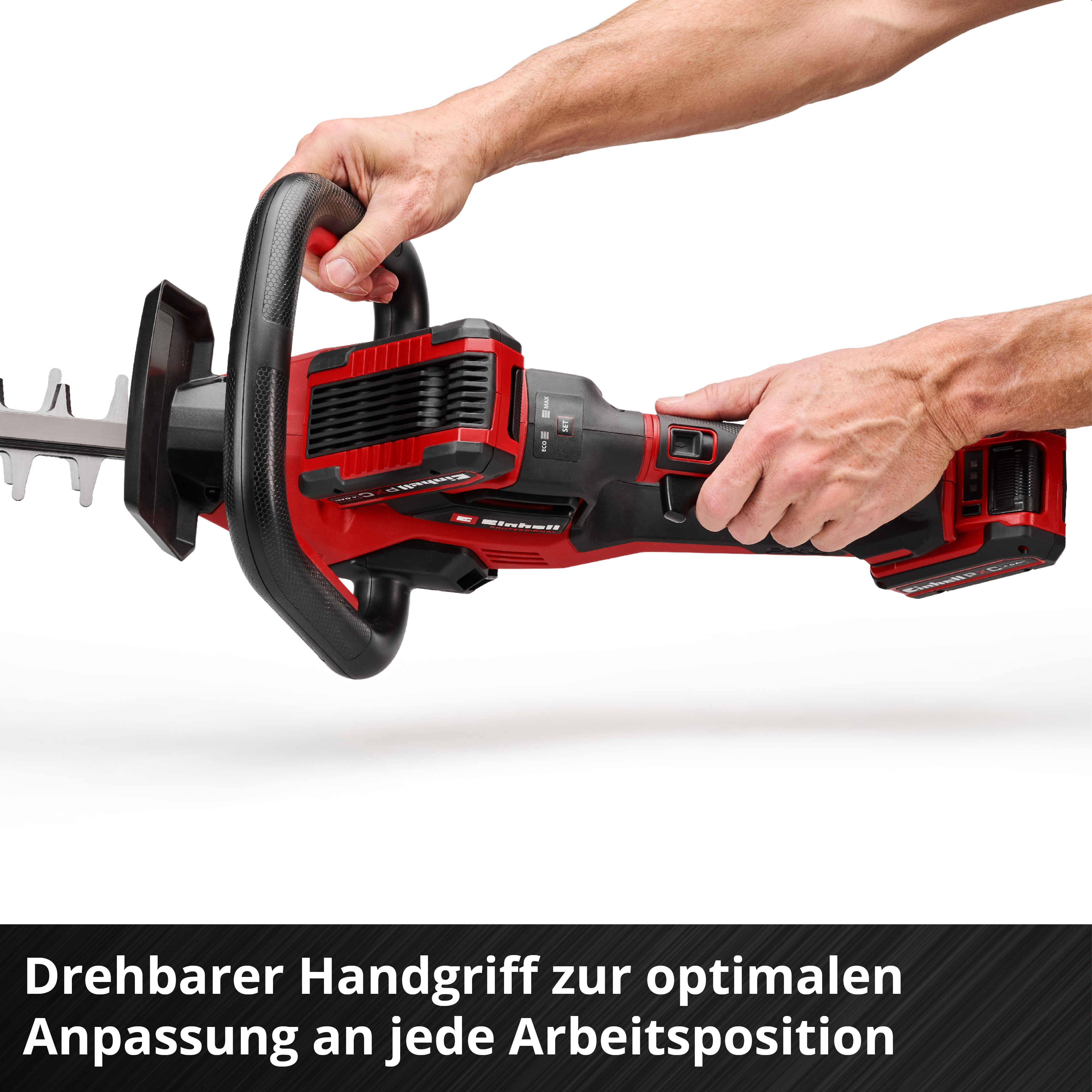 Rote Heckenschere mit drehbarem Griff, gehalten von Händen.