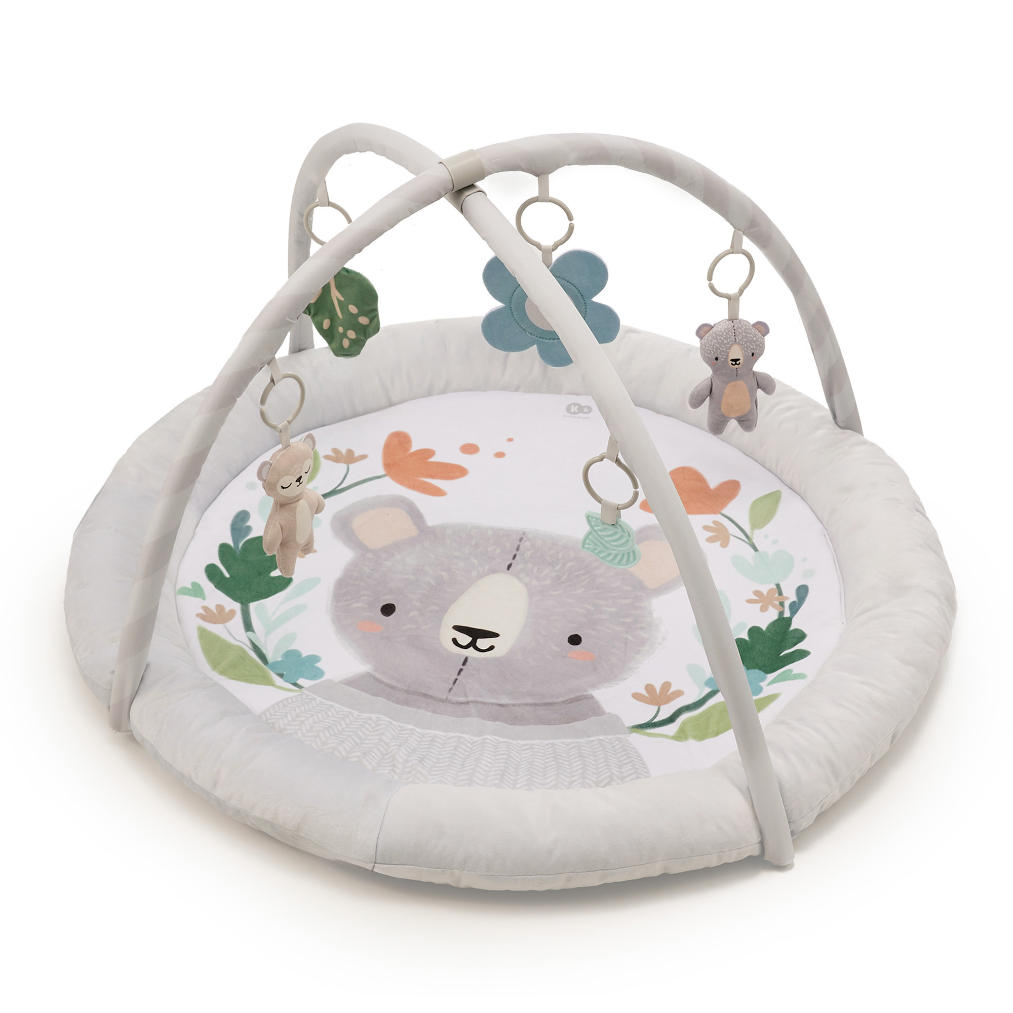 Baby-Spieldecke mit Bärenmotiv und hängendem Spielzeug.