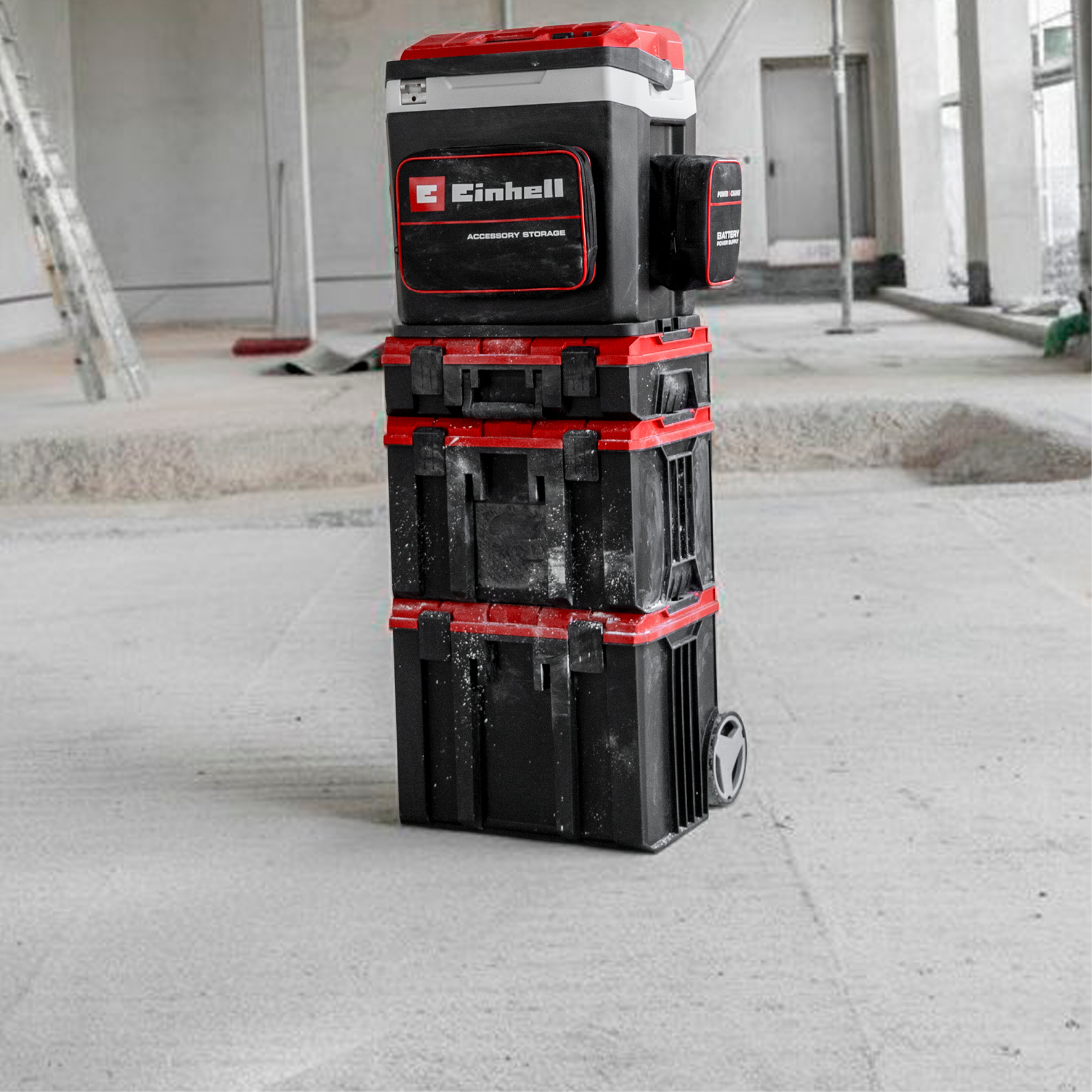 Einhell Werkzeugkasten mit Rollen, rot und schwarz.
