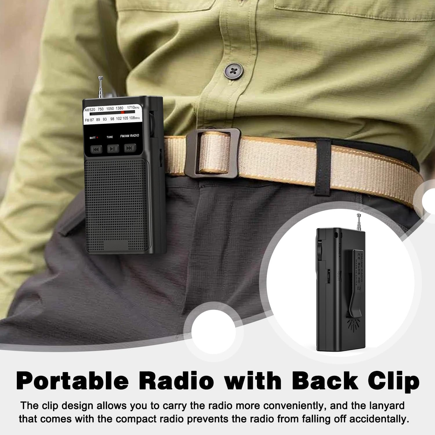 Ein schwarzes tragbares Radio mit Gürtelclip, das an einem khaki-farbenen Hemd befestigt ist.