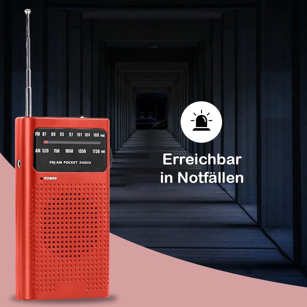 Rotes FM/AM Pocketradio mit Antenne und Lautsprecher, in einem dunklen Flur.