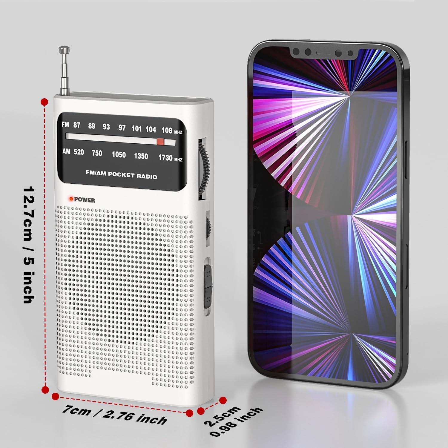 Ein weißes FM/AM-Taschenradio neben einem Smartphone mit buntem, strahlendem Display.