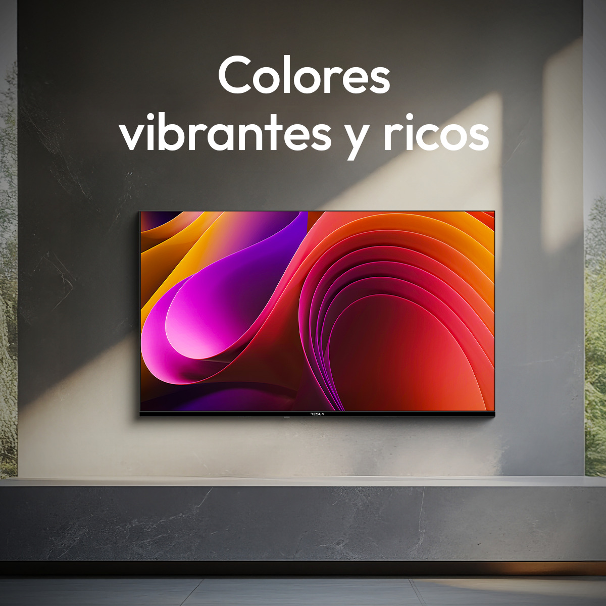 Un televisor moderno muestra una imagen abstracta con colores vibrantes.