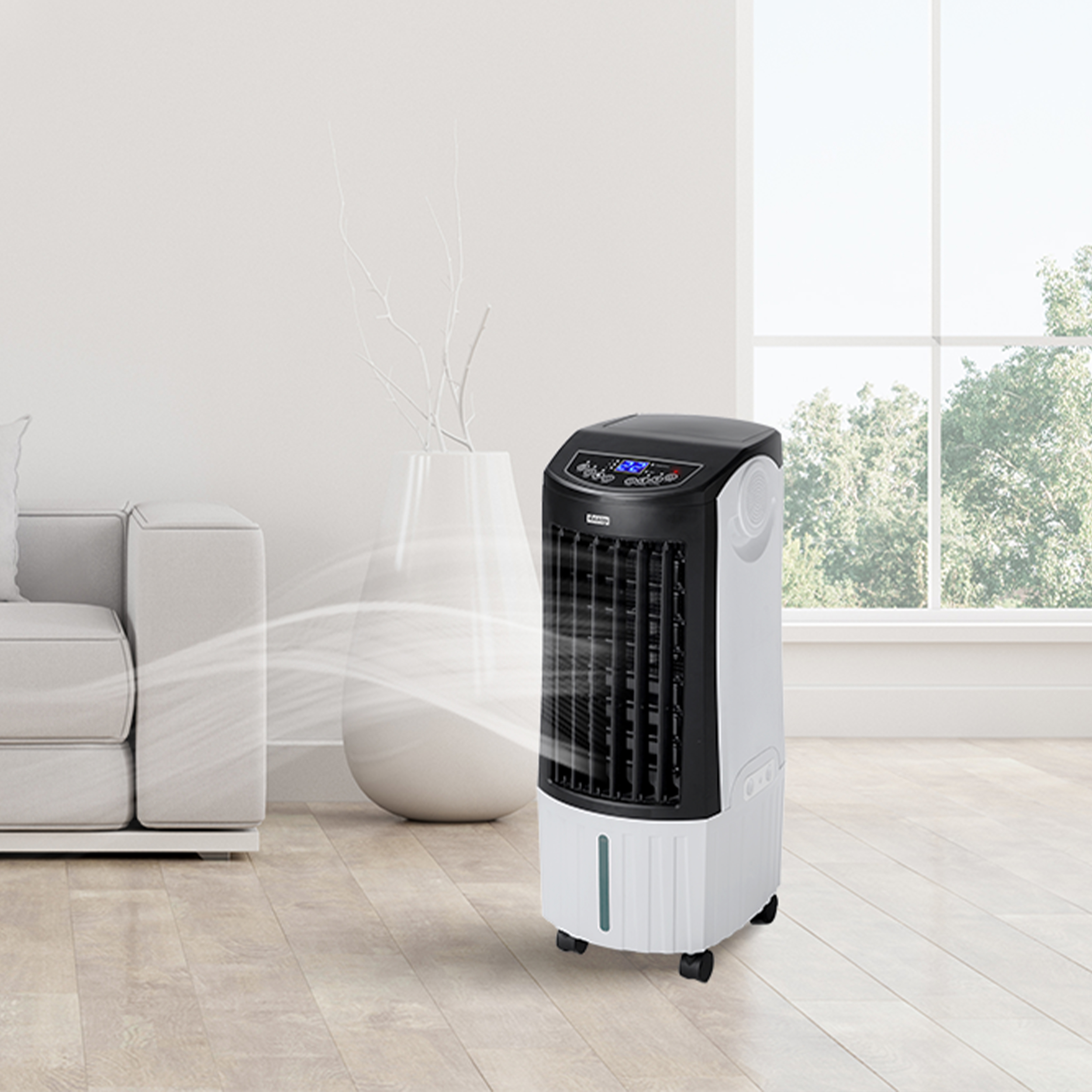 Biało-czarny chłodnica powietrza stoi obok sofy i wazonu.