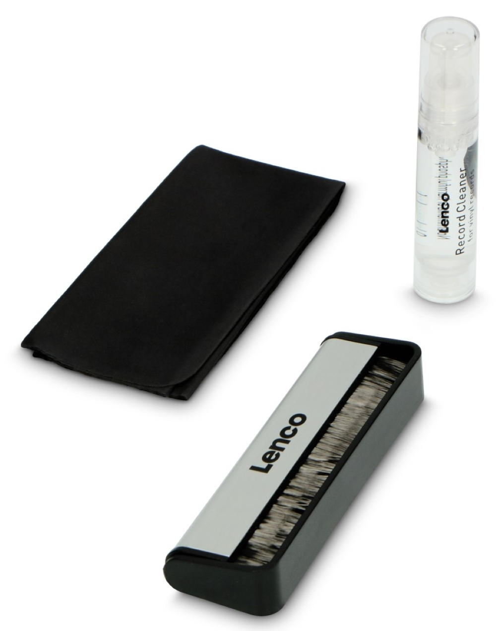 Czarna ściereczka z mikrofibry, szczotka do płyt i buteleczka w sprayu.