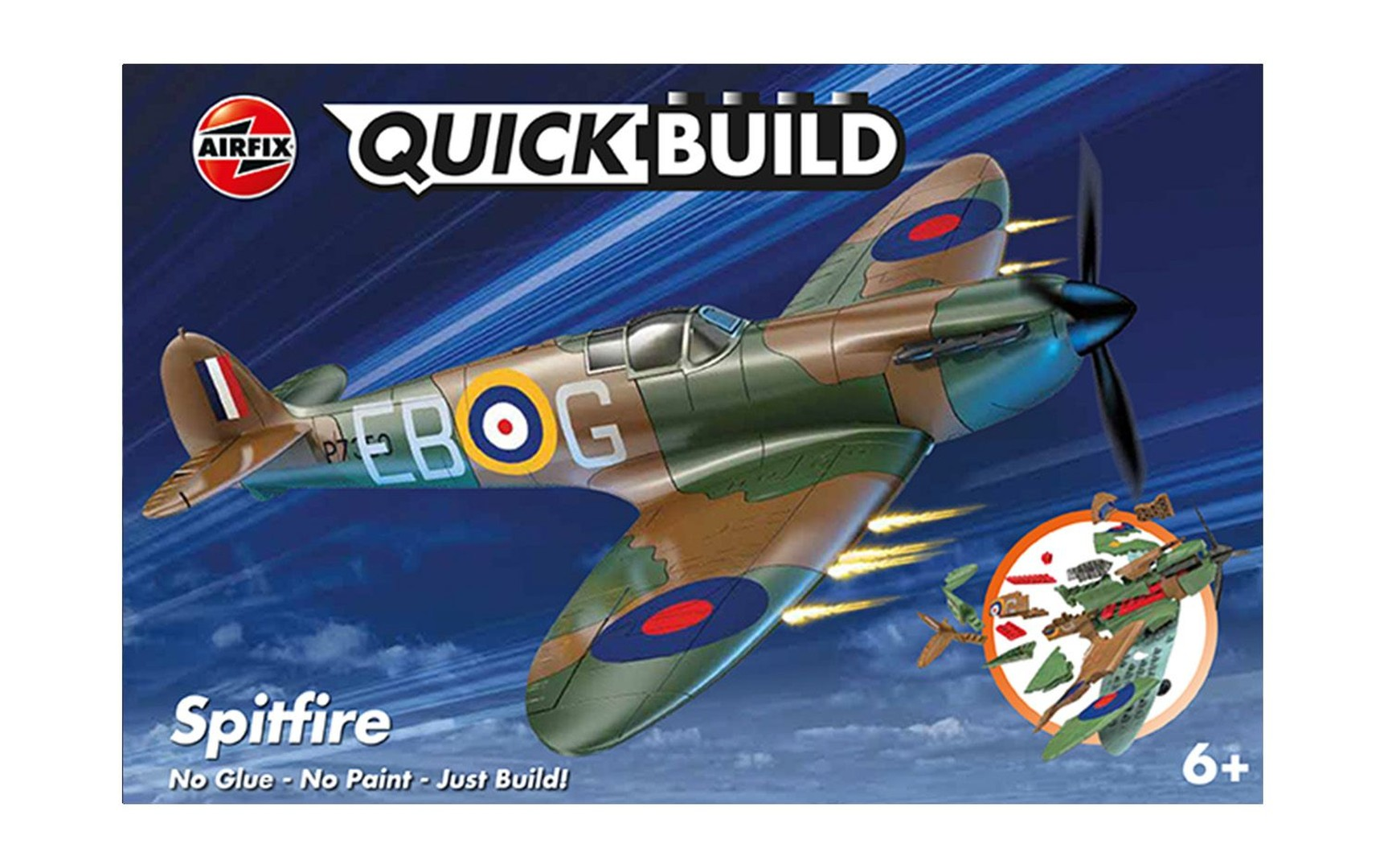 Model Airfix Spitfire z kamuflażem, latający na tle niebieskiego nieba.