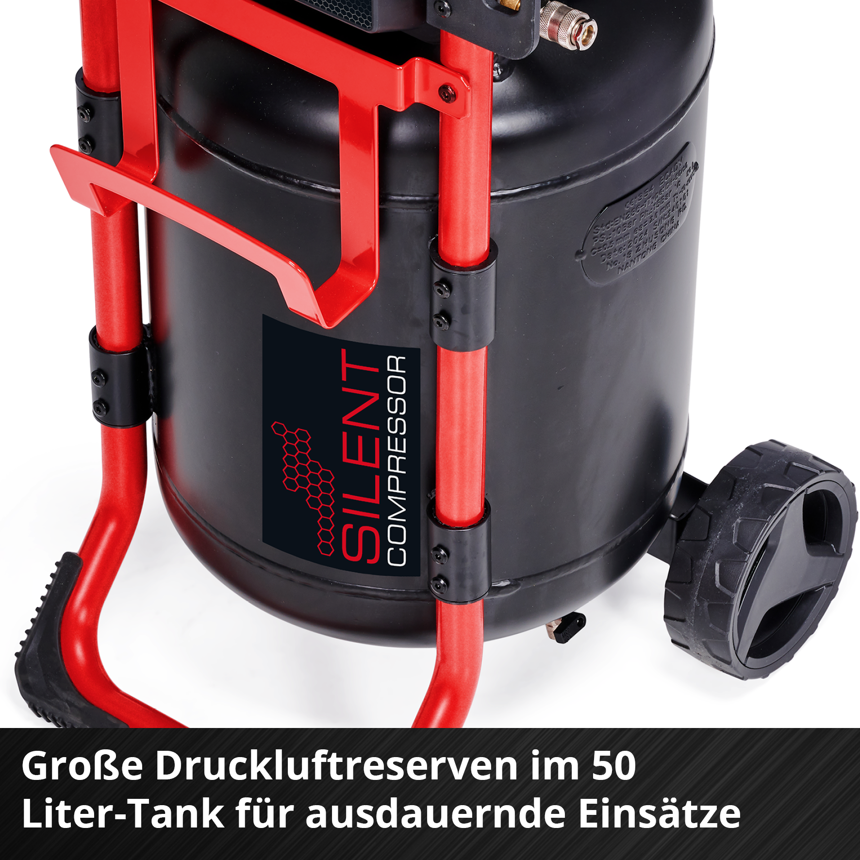 Schwarzer Kompressor mit roten Rahmen, Rädern und Griffen. Schwarzer Tank mit Aufkleber.