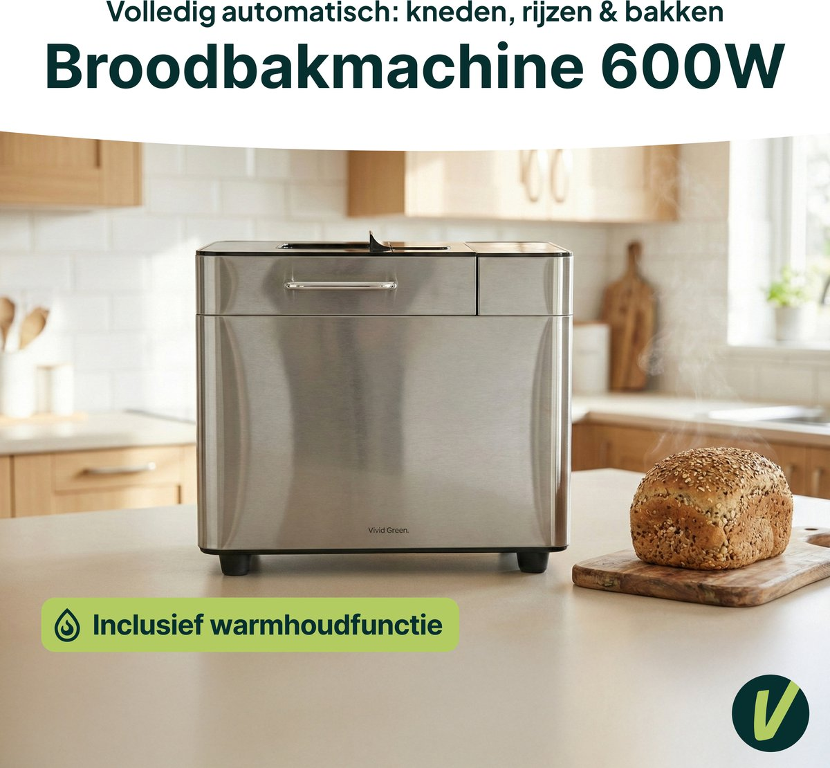 Een zilveren broodmachine op een aanrecht met een brood.