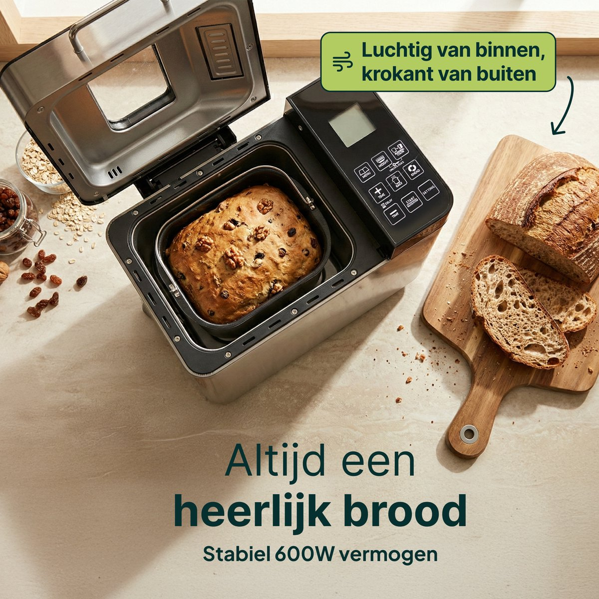 Broodmachine met versgebakken brood en ingrediënten ernaast.