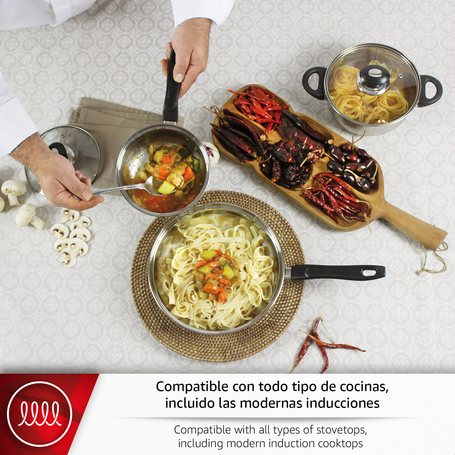 Un chef saca guiso de una olla, con pasta y chiles secos cerca.
