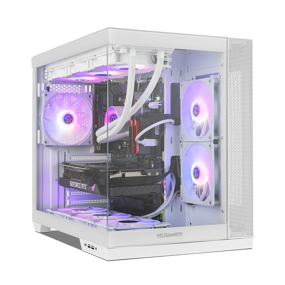 Caja de PC blanca con ventiladores RGB, panel de vidrio mostrando componentes como GPU y placa base.