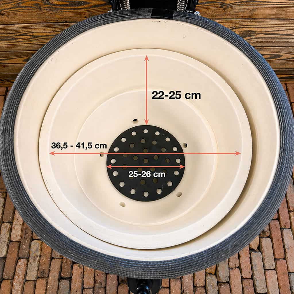 Draufsicht auf einen Keramikgrill mit Maßen: 36,5-41,5 cm, 22-25 cm, 25-26 cm.