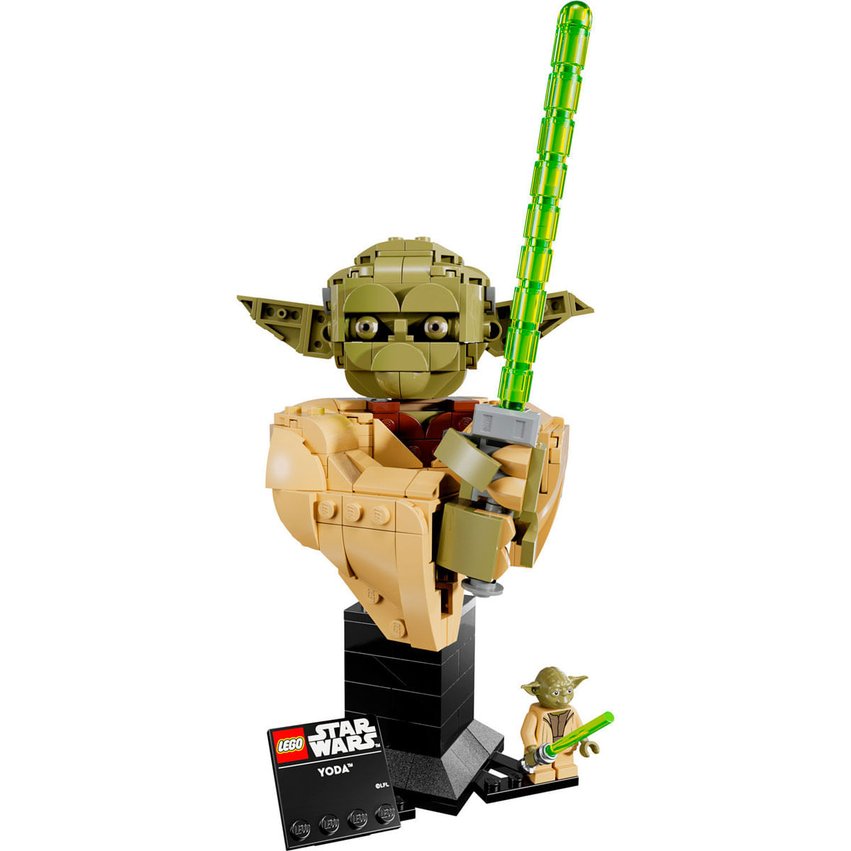 Busto Lego di Yoda con spada laser verde su supporto nero e piccola figura di Yoda.