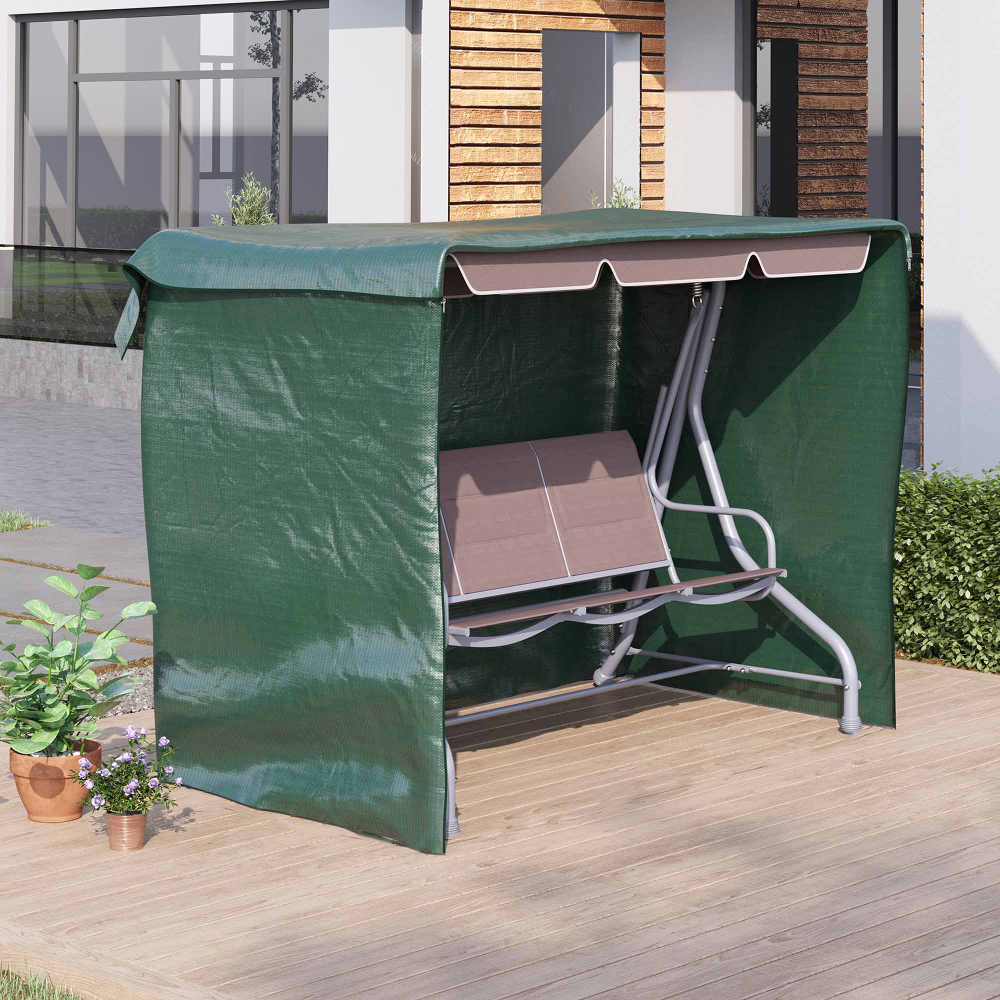 Una funda verde protege un columpio en una terraza de madera.