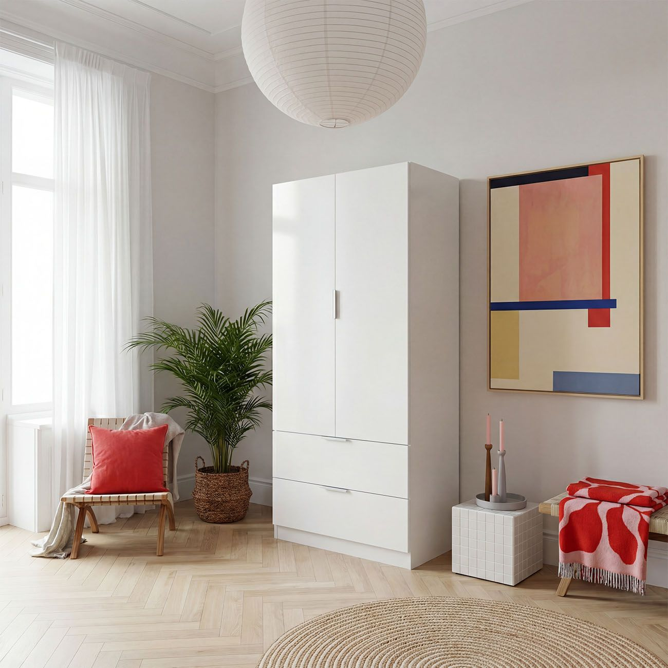 Un salón luminoso con armario blanco, silla, planta y arte abstracto.
