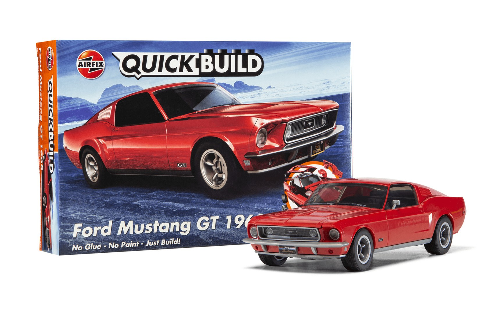 Czerwony model Ford Mustang GT obok opakowania Airfix Quick Build.